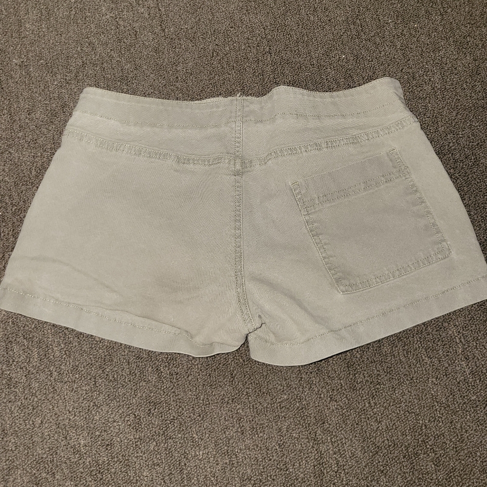 Shorts - Picture 3 of 3